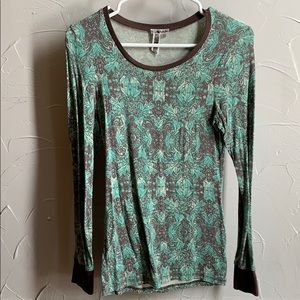 Long sleeve fitted shirt!